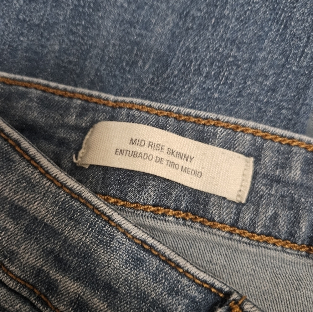 Universal Thread Mid Rise Skinny Jeans! - Picture 4 of 8